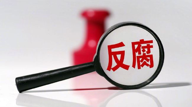 而周润发也对这位“热情粉丝”赞誉有加：“我记得我第一次看她演戏的时候她就是影后了，演技真的好，我觉得她简直就是天才